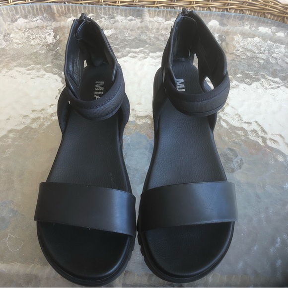 MIA Shoes - MIA Chunky Modern Black Sandals